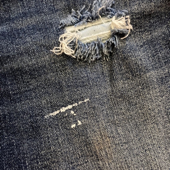AMERICAN EAGLE DISTRESSED JEAN SHORTS - Picture 3 of 8